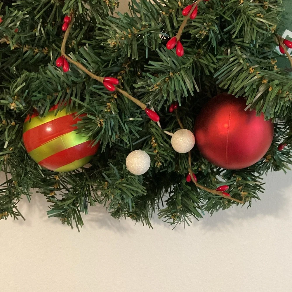 🎄"Raised by Elves" Elf Theme Wreath - Picture 5 of 6